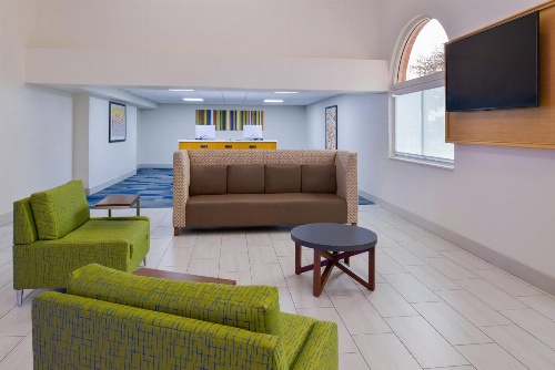 Holiday Inn Express And Suites Shreveport - Downtown image 1