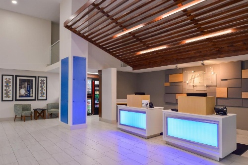 Holiday Inn Express And Suites Shreveport - Downtown image 2